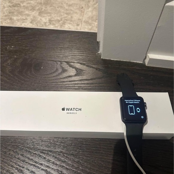Apple Watch Series 3 - rarely used - Picture 4 of 5